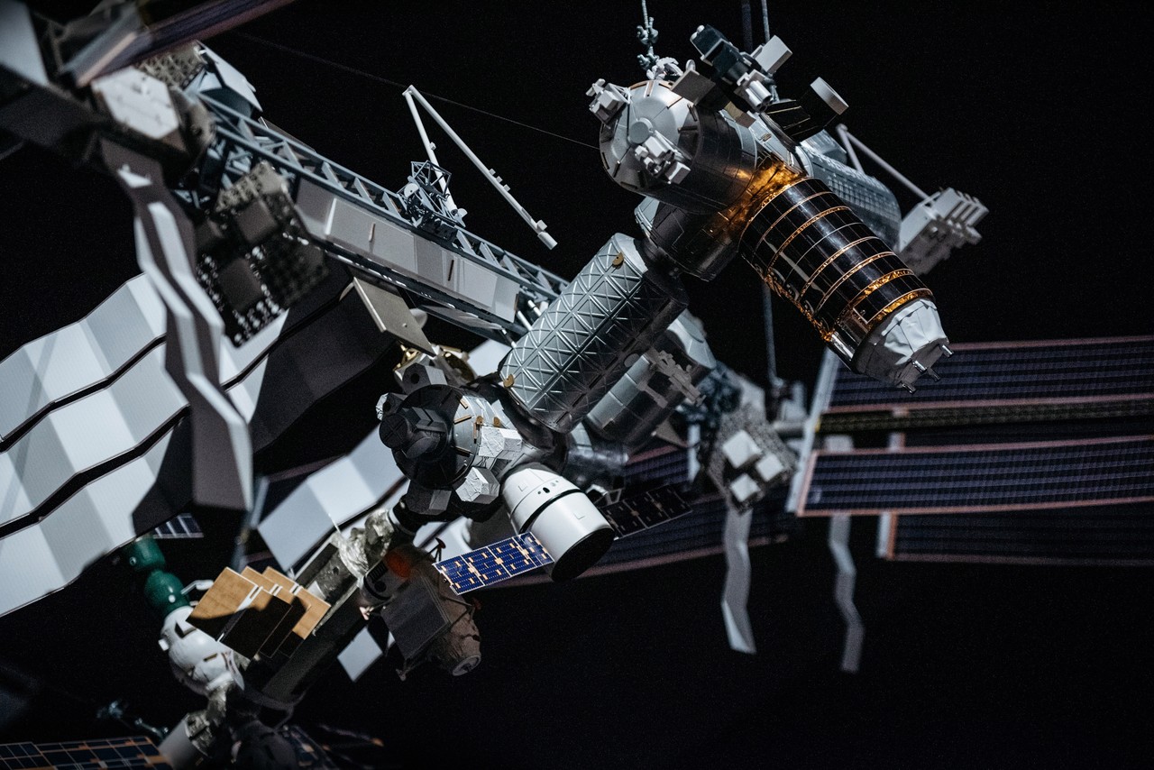 Das Model der ISS ist in der neuen Ausstellung „Überlebenskünstler Mensch“ im LWL-Museum für Naturkunde zu sehen. Foto: LWL/Steinweg